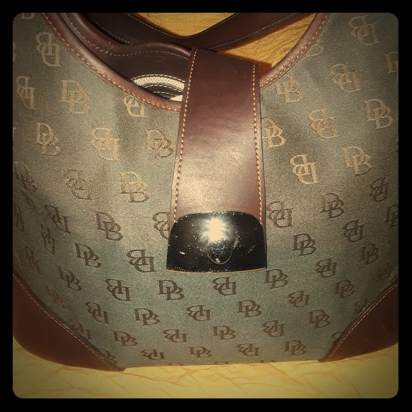 Purse.... Dooney & Bourke